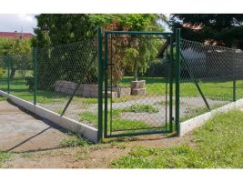 1973289-5_branka-plotova-zelena-s-vyplni-klasickeho-ctyrhranneho-pletiva