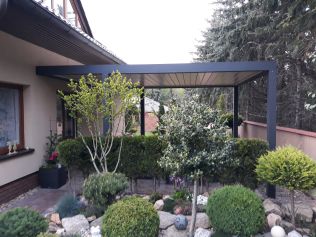 Bioklimatická pergola jako chytrá zahradní stavba