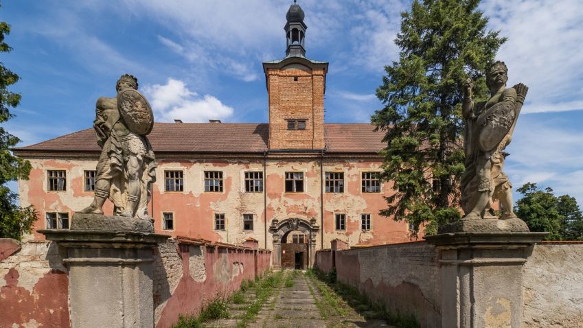 Bydlení na zámku? Proč ne! Některé historické budovy jsou levnější než byt v Praze