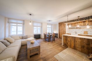 Byt v historickém centru Prahy nabízí jedinečnou atmosféru inspirovanou českými tradicemi a řemeslem