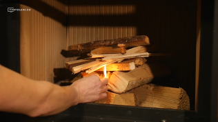 Černá vám sklo u krbu? Pak nejspíš děláte tuhle nejčastější chybu