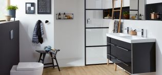 Koupelny plné inspirace - Černobílá koupelna je nadčasová a hodí se ke všem interiérovým stylům 