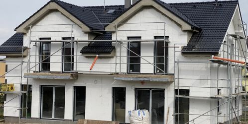 Češi dávají na náklady na bydlení 22 procent příjmu. Ve městech patří Česko mezi nejvíce zatížené země EU