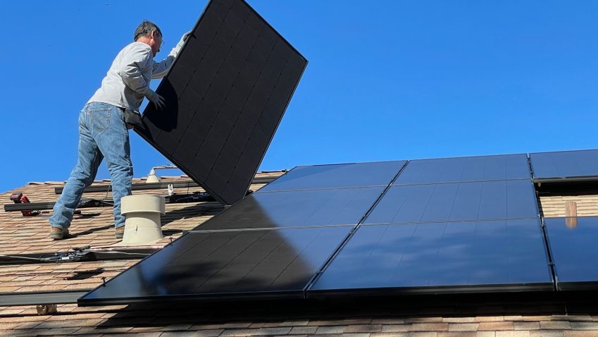 Chystáte instalaci fotovoltaiky na starší dům? Poradíme vám, na co si dát pozor!