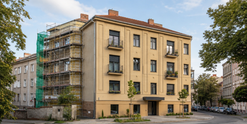 Dostupné bydlení nevyřeší pouze nové byty. Velký potenciál mají i starší budovy