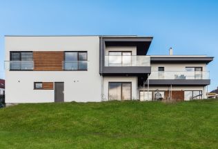 Finalistou dřevostavby roku je individuálně upravený katalogový dům pro čtyřčlennou rodinu