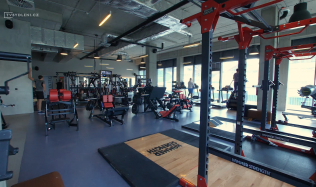 Fitness s designovým interiérem ve stylu New York loft industry