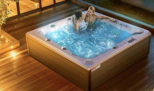 FOR ARCH 2025: Novinky ve vířivkách – úspora vody, energií a pohodlnější vstup