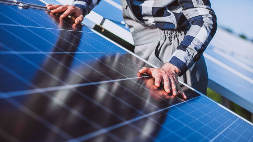 Fotovoltaika pro každého! 100% dotace pro důchodce a nové možnosti pro bytové domy