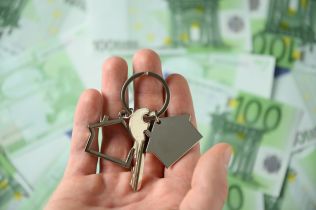 Hypoteční trh ožívá. Úroky klesají, zájem roste