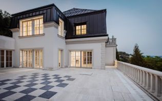 Chátrající skvosty - Ikonická vila v Černošicích u Prahy už není Krejčířova. Pojďte se s námi podívat na její novou image!