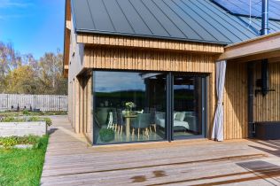 Izolační sklo je 80 % okna. Kvalitní zasklení oken vám zajistí úspory za vytápění i klimatizaci