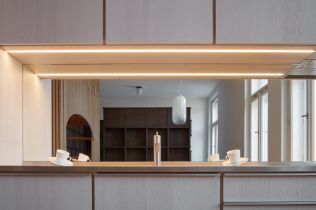 Jak se bydlí ve skříni? Zajímavé řešení pro malý byt