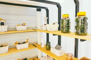 Jak správně skladovat potraviny? Řešením jsou plastové sklepy 