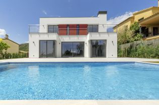 Jak správně zazimovat bazén?