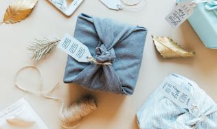 Je ten pravý čas zabalit dárky. Ukážeme vám, jaké jsou letos trendy v balení