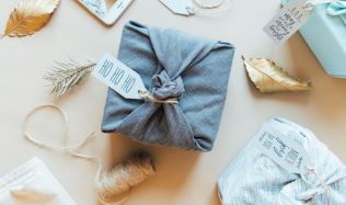 Je ten pravý čas zabalit dárky. Ukážeme vám, jaké jsou letos trendy v balení