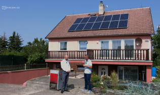 Kolik mohou majitelé rodinných domů ušetřit s fotovoltaickou elektrárnou a jaká je investice?