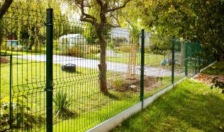 Kolik stojí oplocení domu a co všechno ovlivňuje výslednou cenu