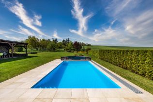 Konstrukce bazénu s izolací je rychlá na výstavbu, a navíc šetří vodu