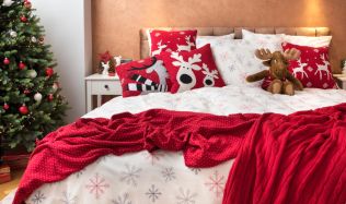 Kouzlo vánočního povlečení: malé detaily, které změní celý domov