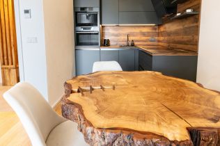 Stavba není sen - Molo Lipno Resort - Kuchyně ve skandinávském stylu kombinuje promyšlená technická řešení a unikátní design