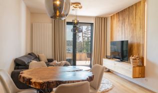 Stavba není sen 7 - Molo Lipno Resort - Kvalitní nábytek lze vytvořit i z měkkého topolového dřeva. Ukážeme vám unikátní designové kousky