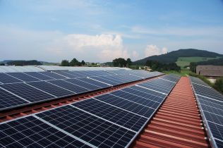 Vybíráme fotovoltaickou elektrárnu - Lidem chybí informace o návratnosti větších energetických opatření. Jak je to s fotovoltaikou?
