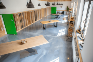 Lité podlahy mají mnoho výhod a předností, které z nich dělají atraktivní volbu do nejrůznějších prostor