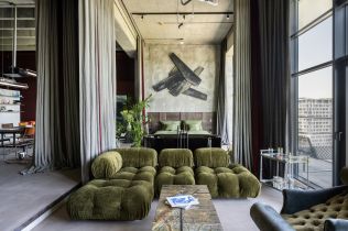 Loftové bydlení je trendem dnešní doby. Ukážeme vám unikátní bydlení vznikající v bývalé pražské továrně