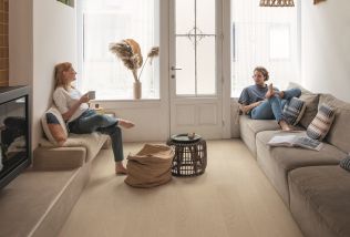 Malý byt, velké možnosti! Vyberte správnou podlahu a nechte prostor rozzářit!