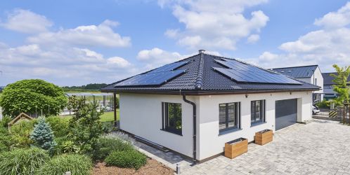 Nová norma zvyšuje bezpečnost fotovoltaik. Chrání investory i pojištěné majitele domů