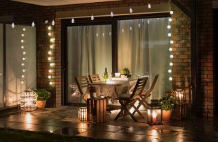 Osvětlení zahrady potrhne atmosféru letních večerů