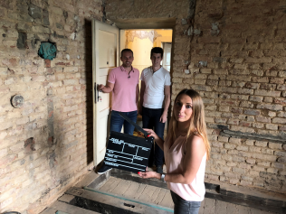 Padla první klapka druhé řady seriálu Stavba není sen