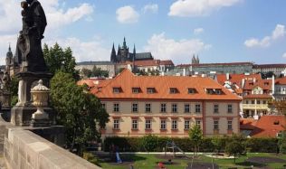 Pinkasův palác na pražské Kampě byl vydražen za 480 milionů korun