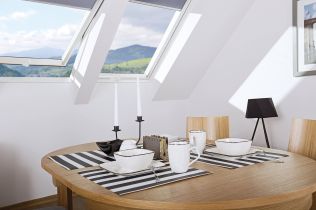 Plastová, nebo dřevěná okna? Hledání optimální izolace pro střešní okna