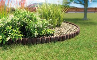 Plastová palisáda: Nezbytný pomocník pro každou zahradu