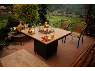 Plynové venkovní ohniště je jako dělané pro příjemné letní večery u ohně