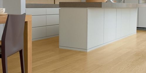 Podlaha, která zvládne víc než jen dobře vypadat