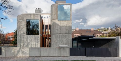 Pohledový beton se dostává do popředí českého stavitelství, domy z něj jsou designové, ale i nečekaně útulné
