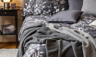 Polštáře a přikrývky: Jak vybrat ideální kombinaci pro zdravý spánek