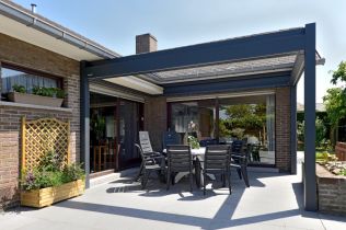 Praktické rady, jak vybrat pergolu a stínění na zahradu