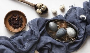 Přichází jaro a s ním i Velikonoce. Jaké jsou letos trendy ve zdobení vajíček?
