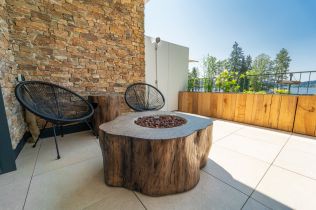 Stavba není sen - Molo Lipno Resort - Prodlužte si letní večery na terase díky stylovému venkovnímu ohništi 