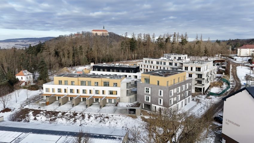 Projekt U Daliborky v Nepomuku postupuje podle plánu, prodaná je více než polovina bytů