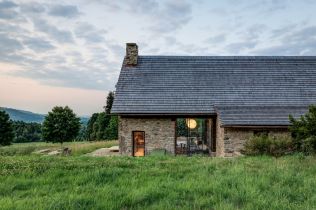 Proměna dřevěného roubeného domu z roku 1880 na romantickou usedlost