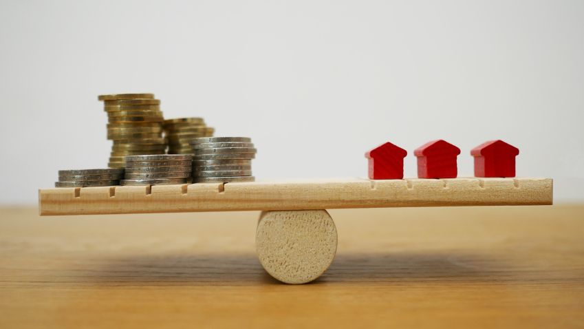 Průměrná sazba hypoték v červenci stoupla na 6,24 procenta
