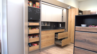 Recept na využití prostoru v kuchyni - posuvné a skládané systémy kování