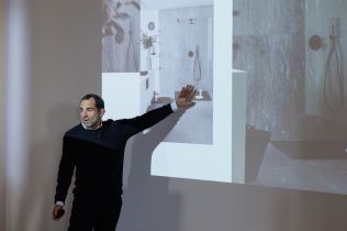 Koupelny plné inspirace - Roberto Palomba svou přednáškou v Praze nadchnul architekty, designéry i studenty architektury