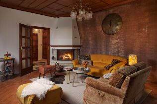 Díla architektů a designérů - Proměna interiéru s omezeným rozpočtem ve venkovský rustikální styl